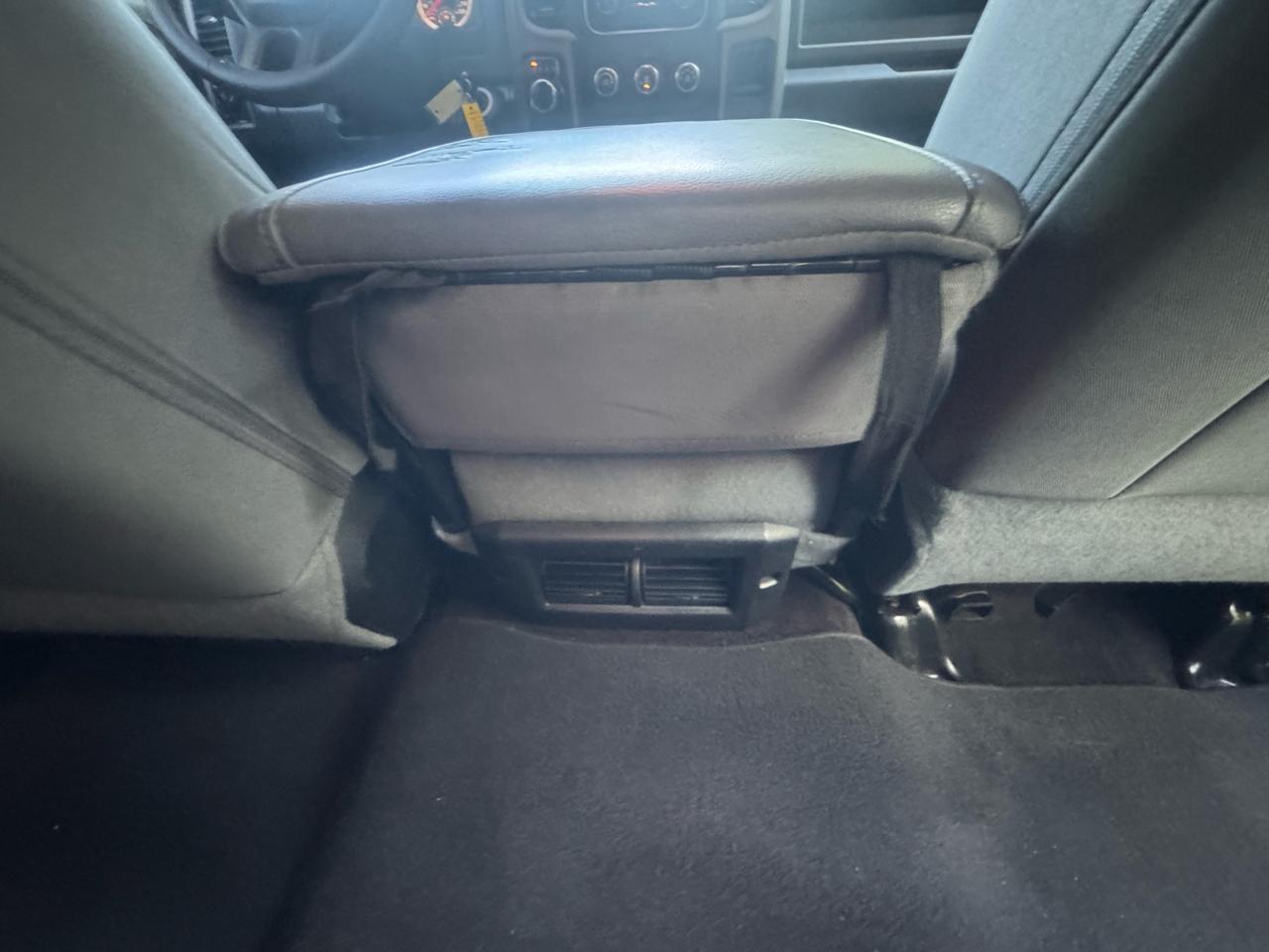 RAM 1500 4WD Crew Cab 140.5" Express 2017