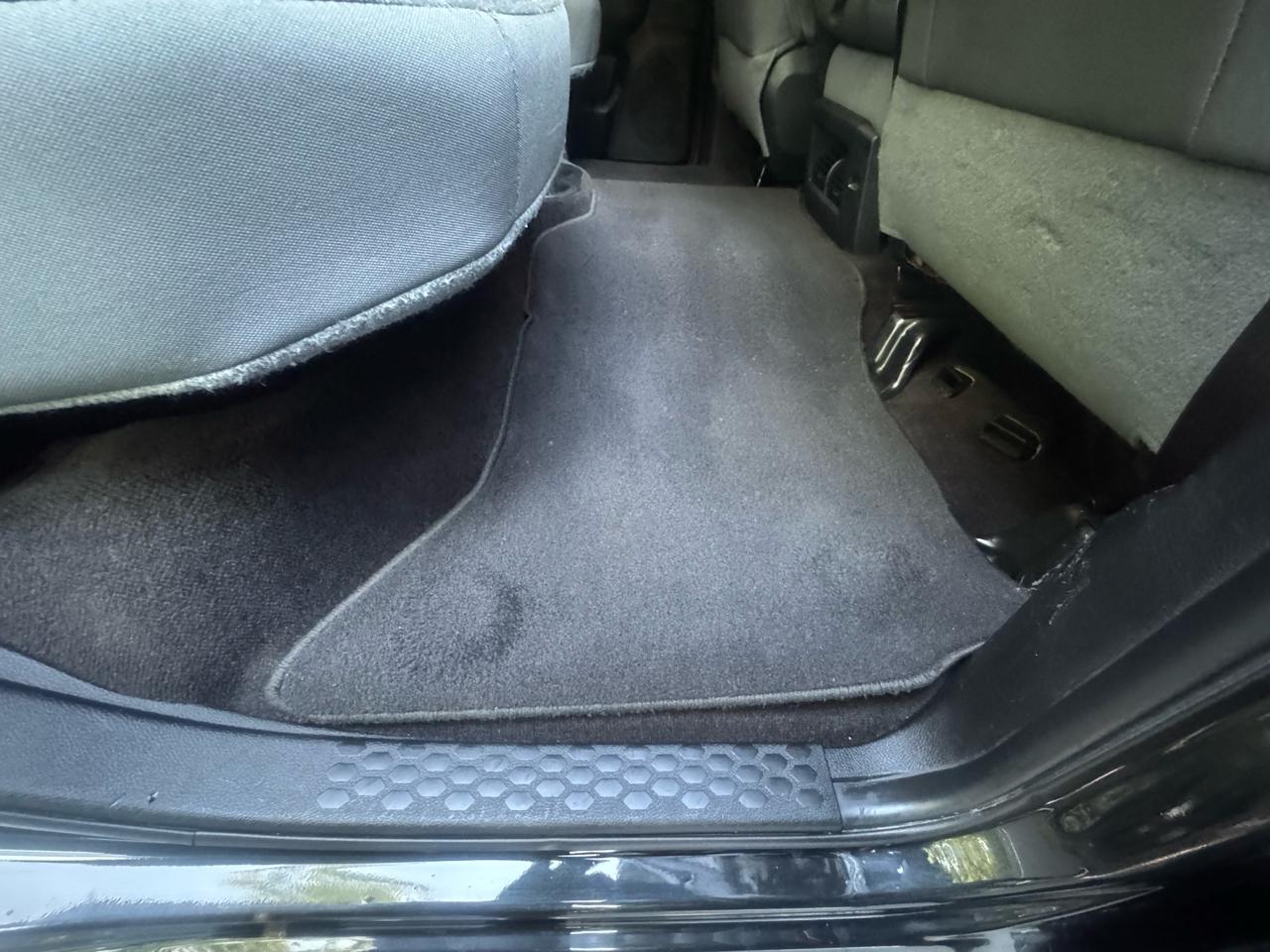 RAM 1500 4WD Crew Cab 140.5" Express 2017