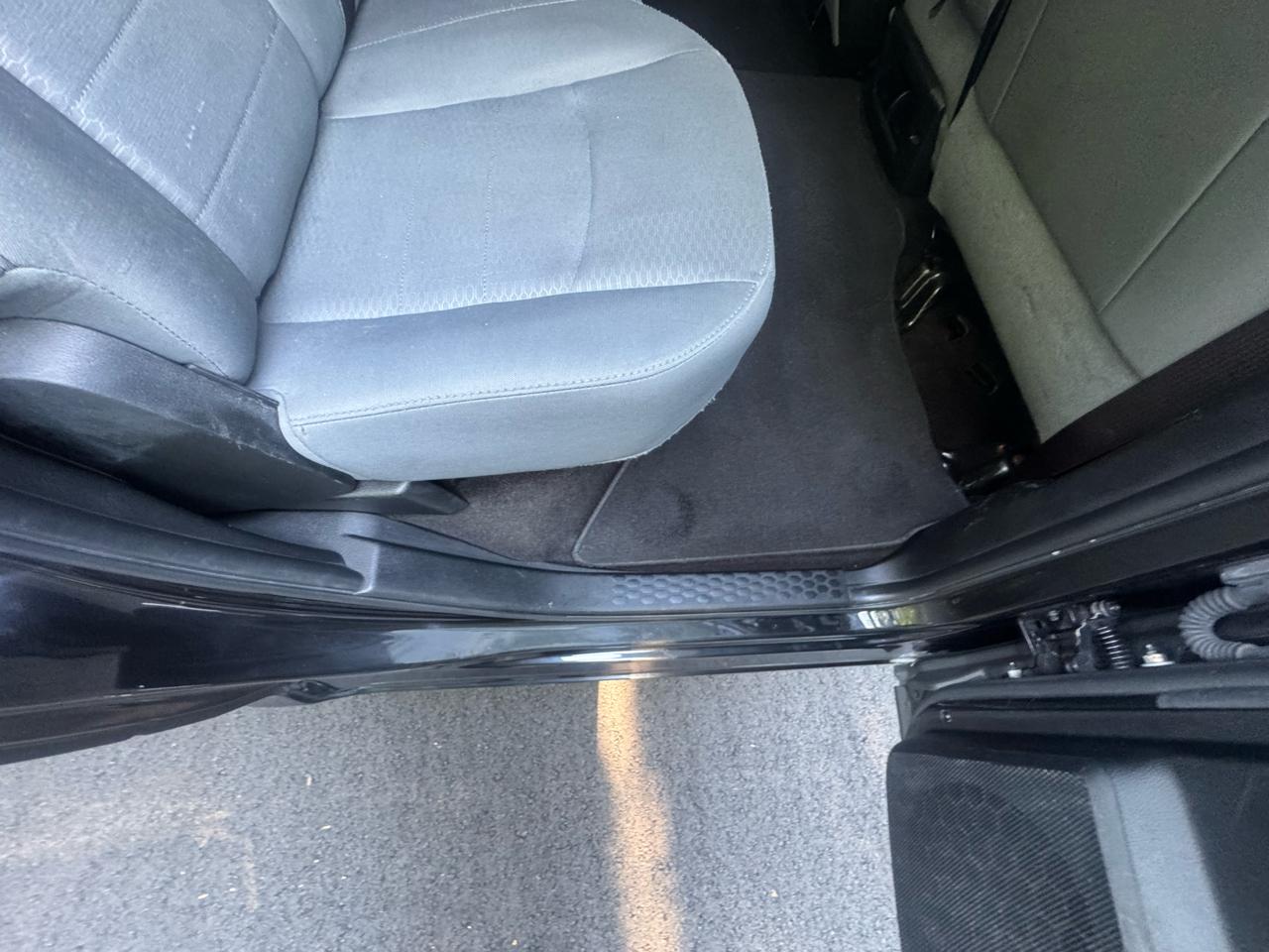 RAM 1500 4WD Crew Cab 140.5" Express 2017
