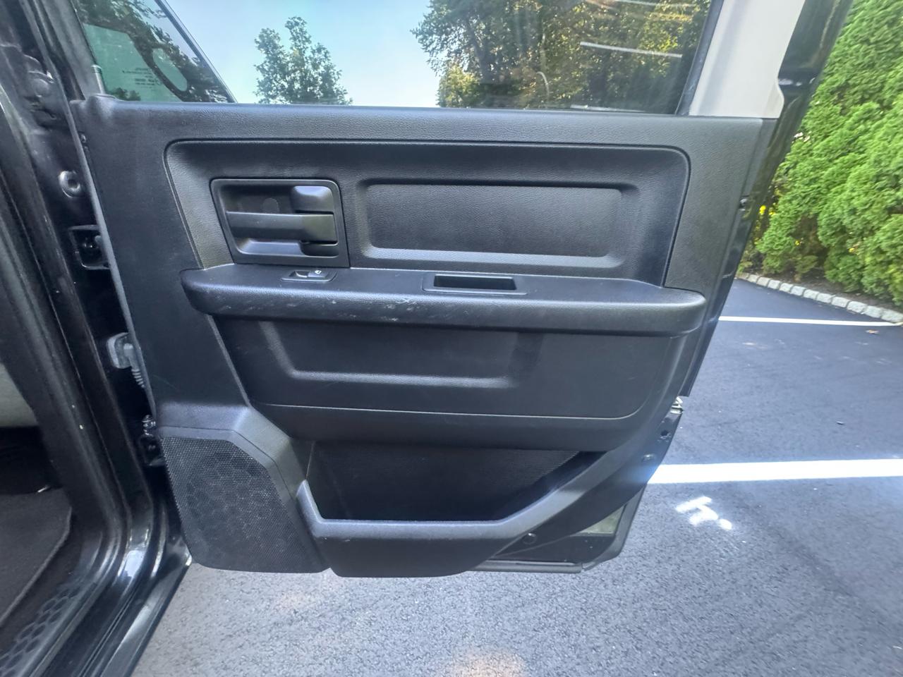 RAM 1500 4WD Crew Cab 140.5" Express 2017