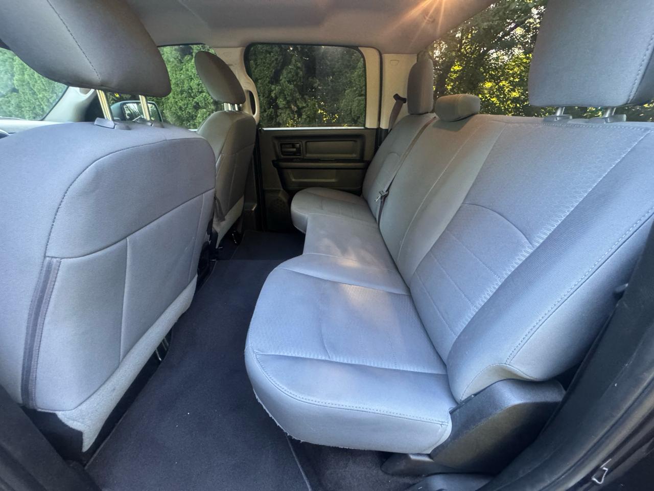 RAM 1500 4WD Crew Cab 140.5" Express 2017
