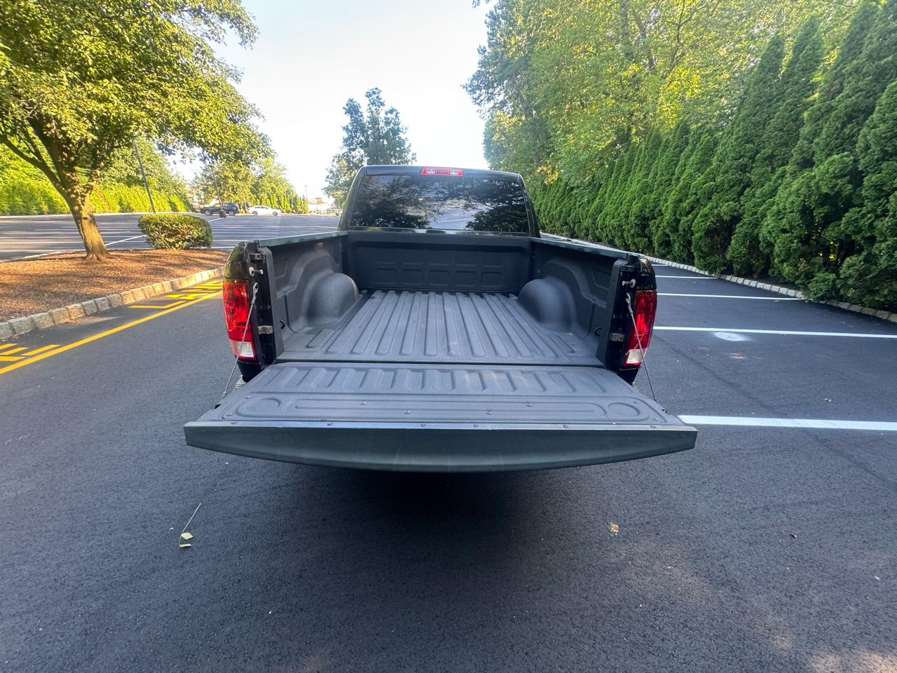RAM 1500 4WD Crew Cab 140.5" Express 2017