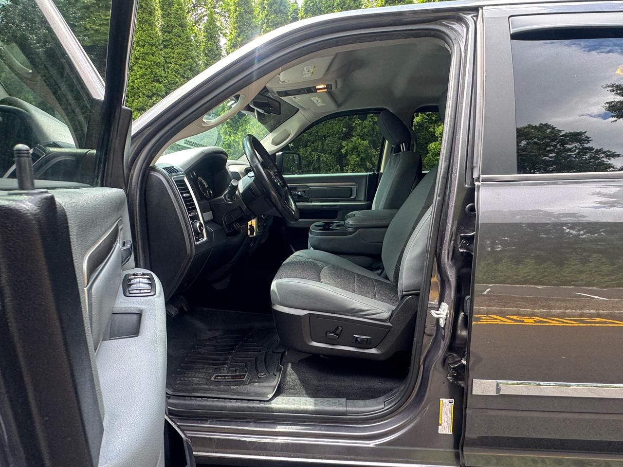 RAM 1500 4WD Crew Cab 149" Big Horn 2016