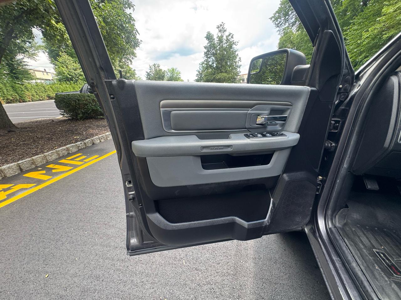 RAM 1500 4WD Crew Cab 149" Big Horn 2016