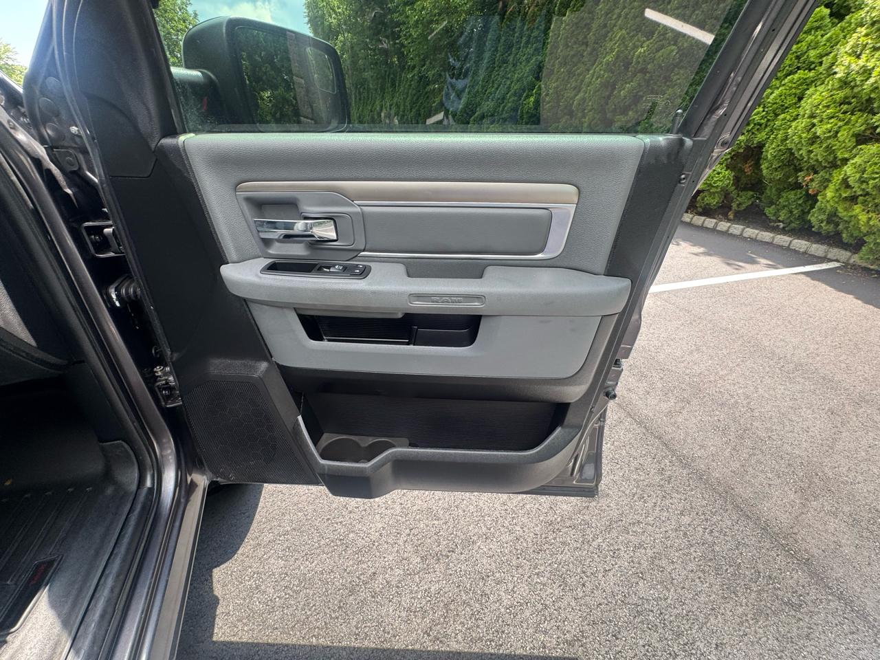 RAM 1500 4WD Crew Cab 149" Big Horn 2016