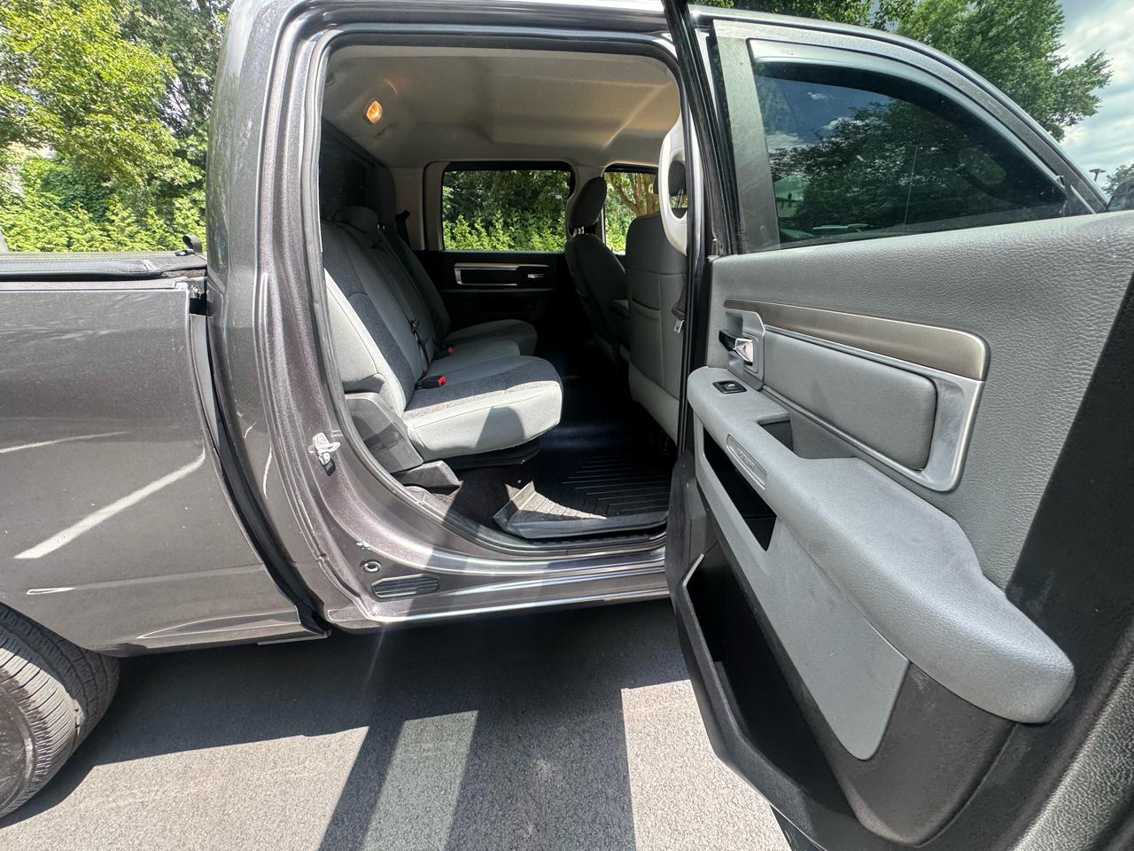 RAM 1500 4WD Crew Cab 149" Big Horn 2016