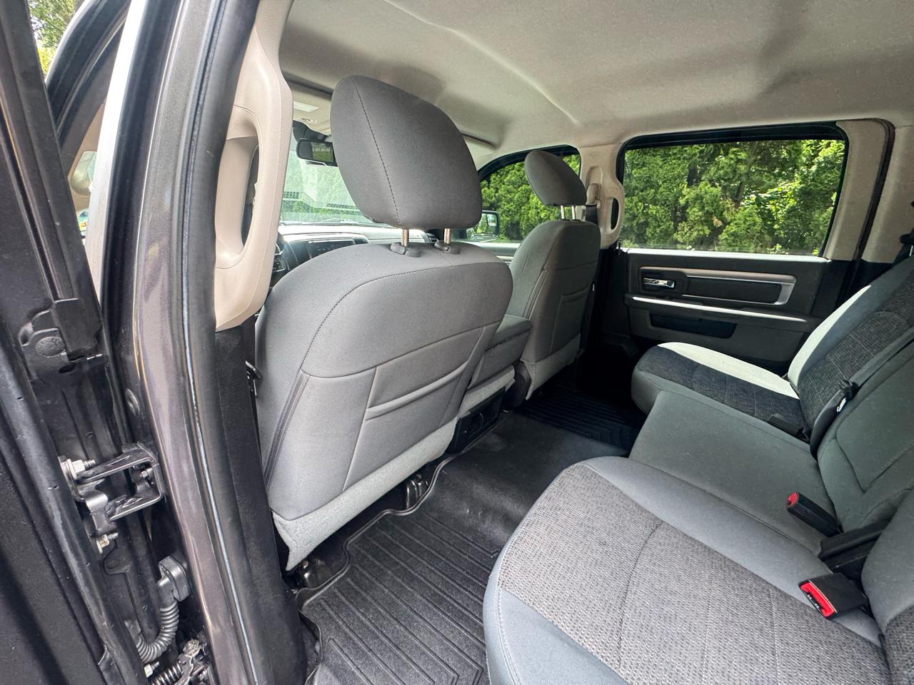 RAM 1500 4WD Crew Cab 149" Big Horn 2016