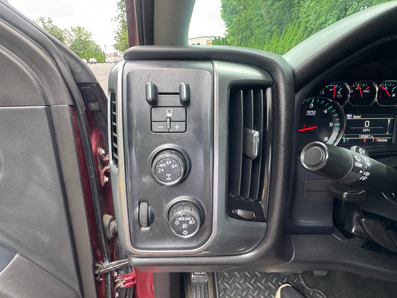 Chevrolet Silverado 1500 4dr Ext Cab 143.5" WB 4WD LT 2015