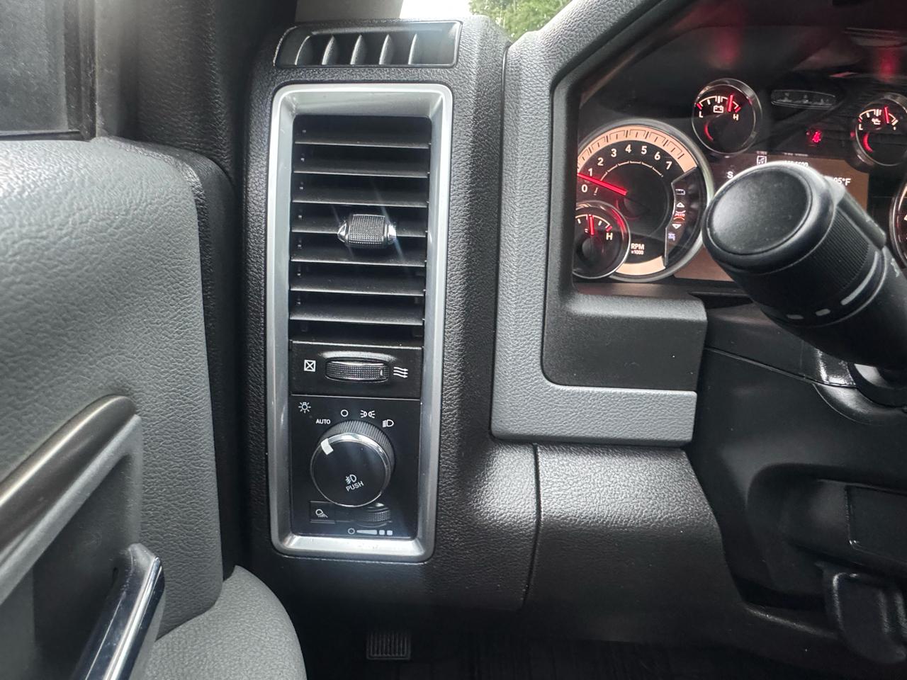 RAM 1500 Classic Tradesman Crew Cab LWB 4WD 2019