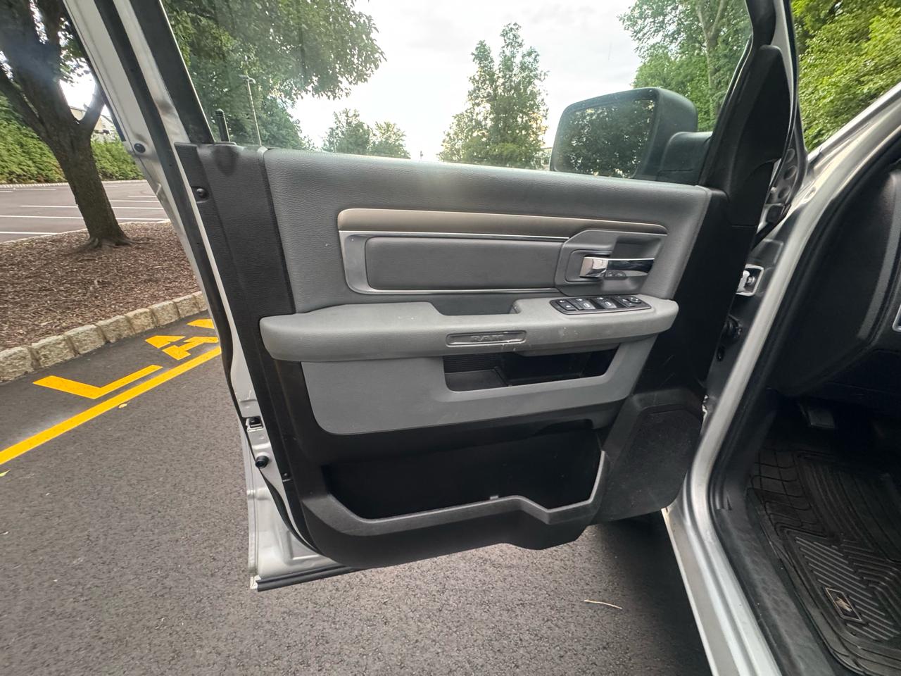 RAM 1500 Classic Tradesman Crew Cab LWB 4WD 2019