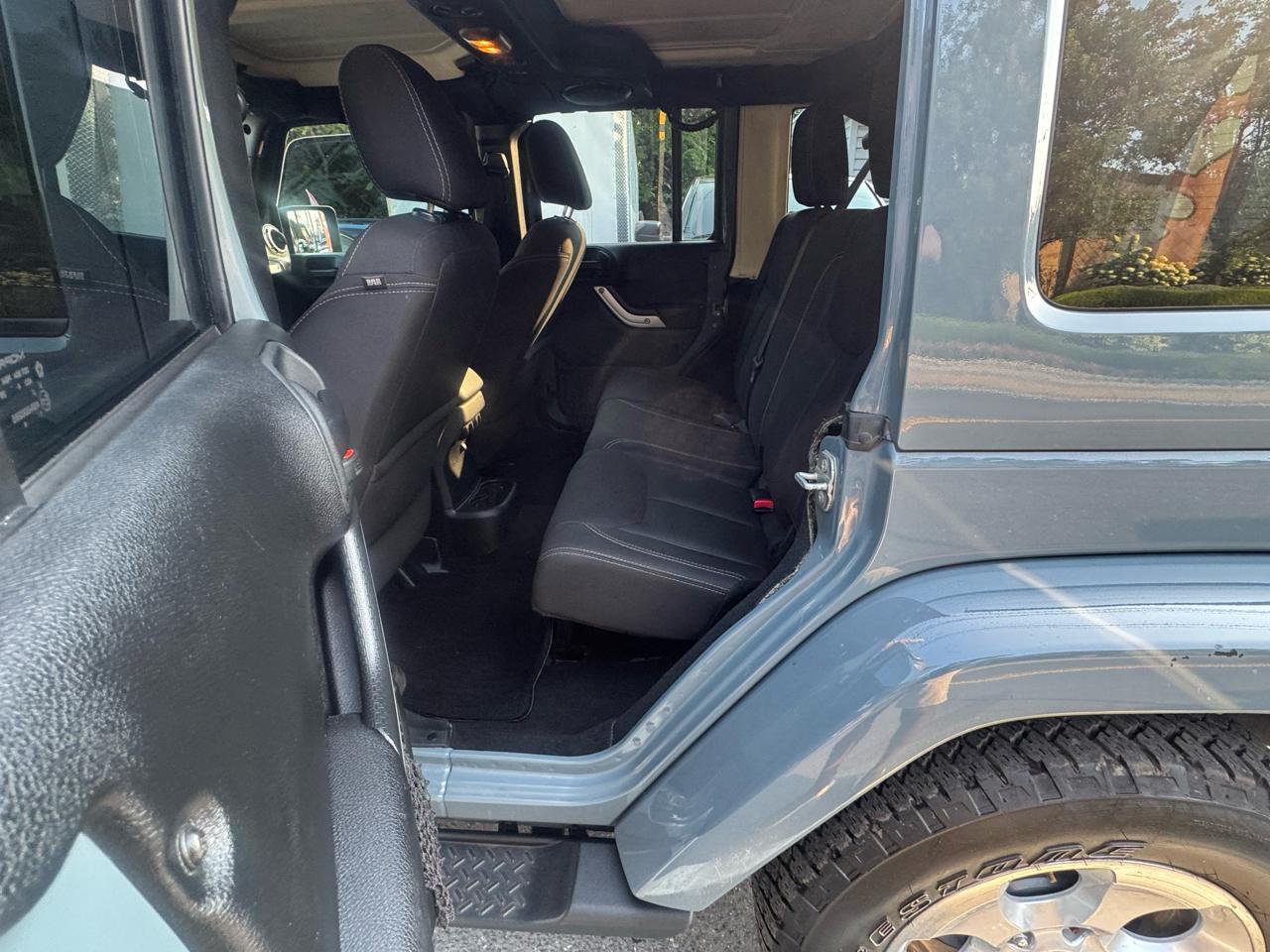 Jeep Wrangler Unlimited Sahara 4WD 2014