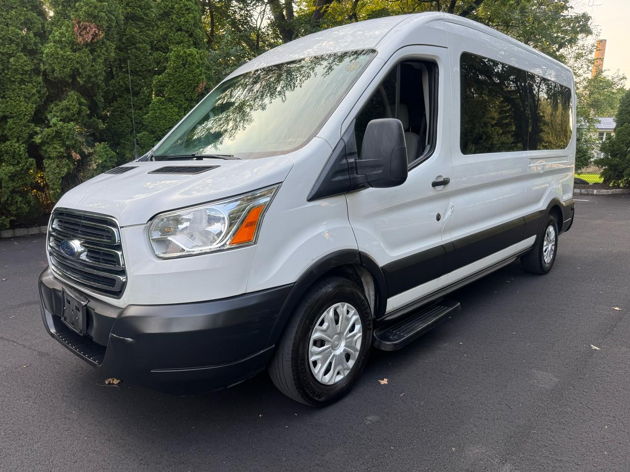 Ford Transit 350 Wagon Med. Roof XL w/Sliding Pass. 148-in. WB 2019