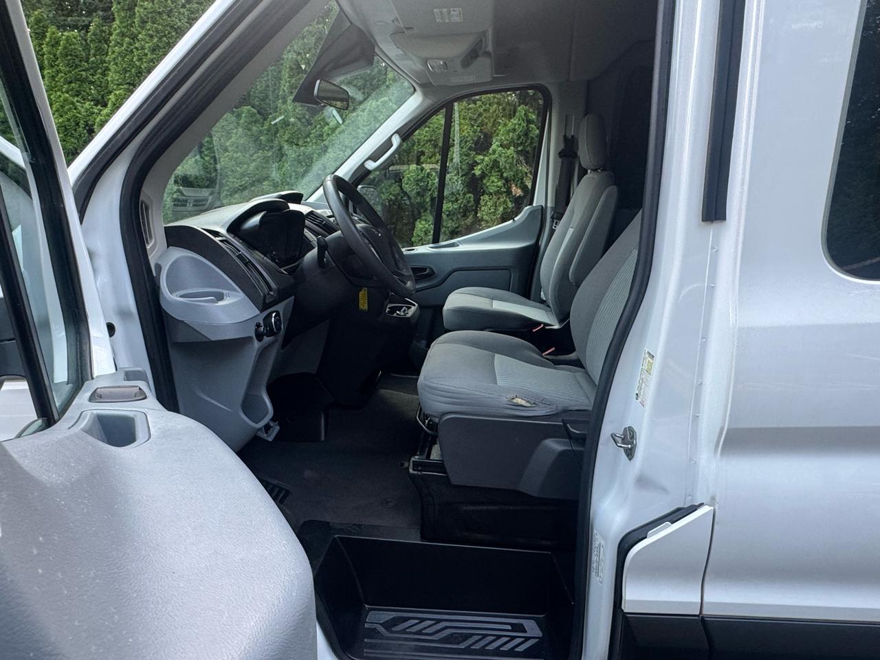 Ford Transit 350 Wagon Med. Roof XL w/Sliding Pass. 148-in. WB 2019