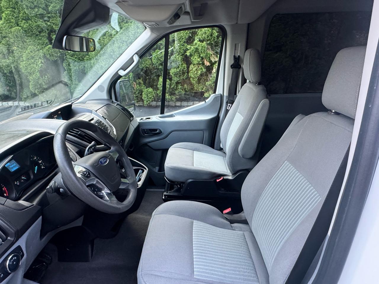 Ford Transit 350 Wagon Med. Roof XL w/Sliding Pass. 148-in. WB 2019