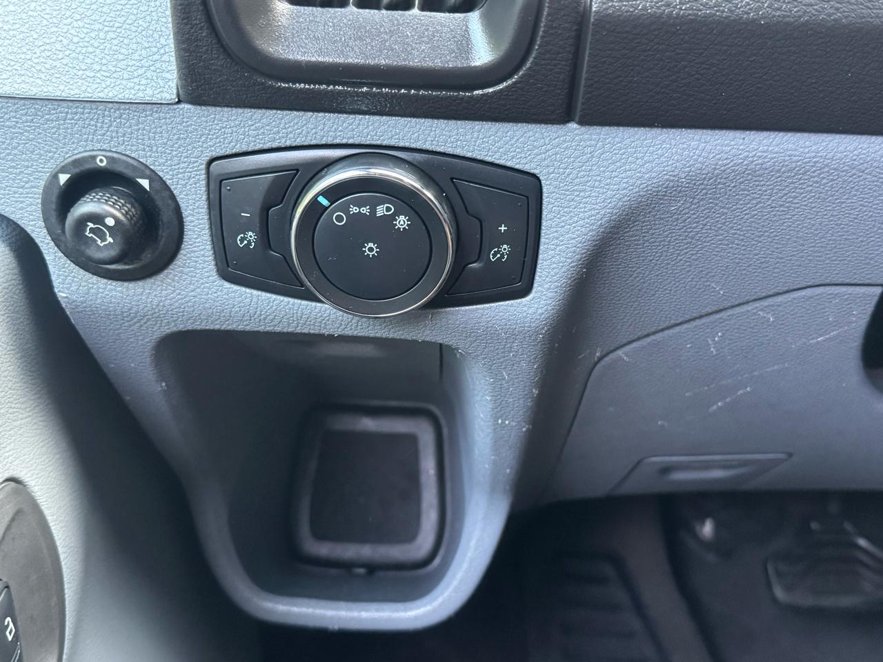 Ford Transit 350 Wagon Med. Roof XL w/Sliding Pass. 148-in. WB 2019