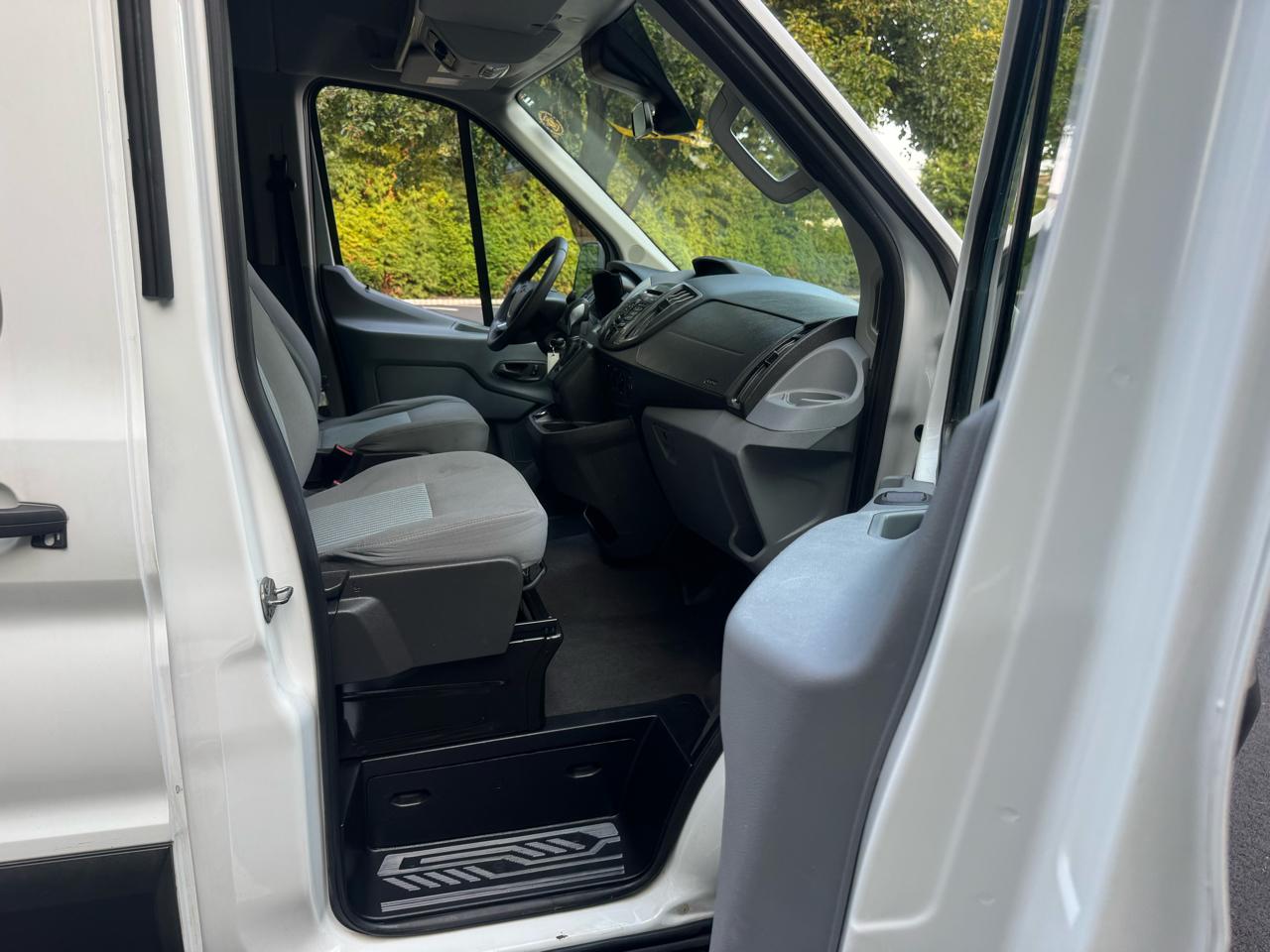 Ford Transit 350 Wagon Med. Roof XL w/Sliding Pass. 148-in. WB 2019