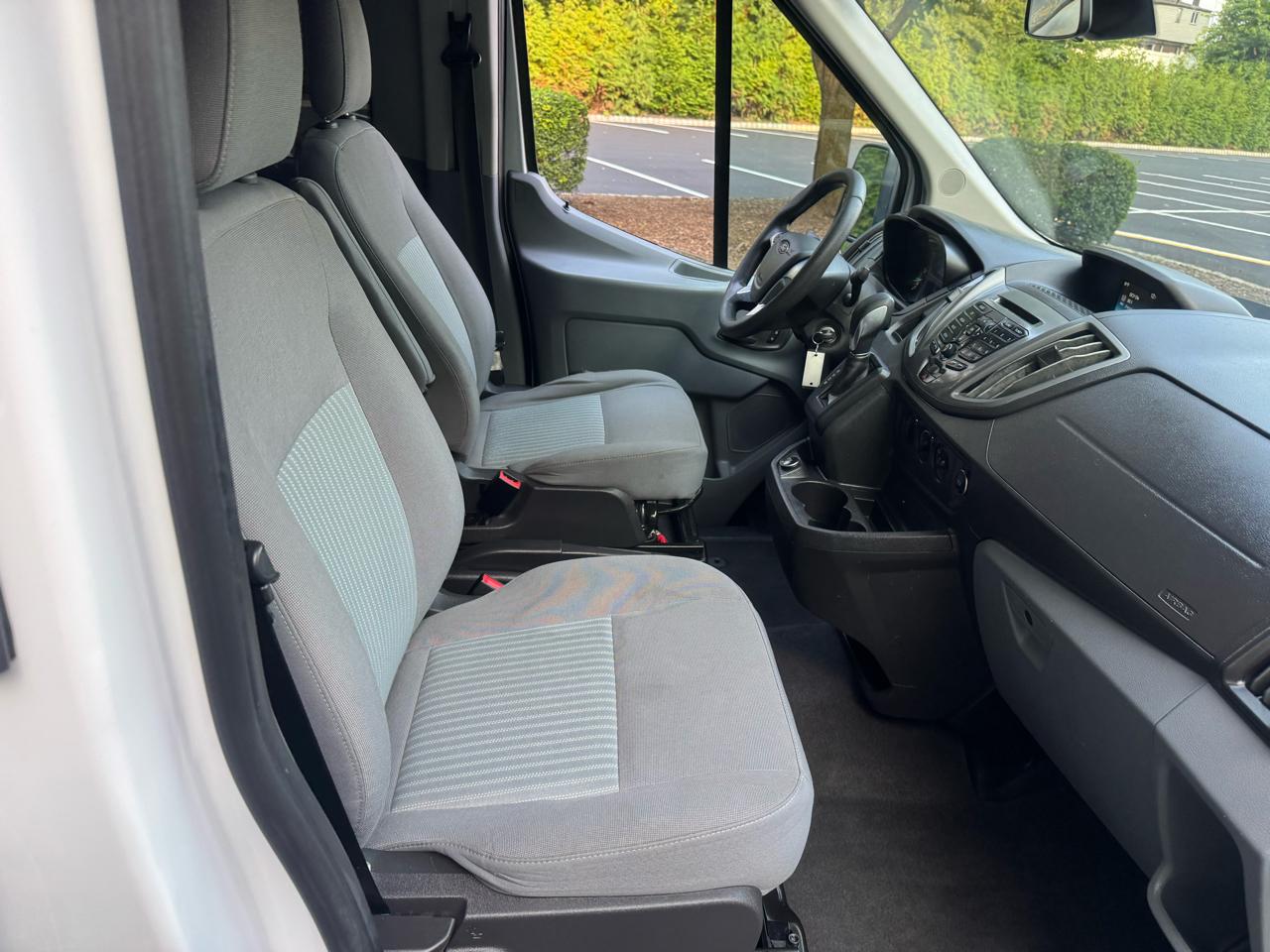 Ford Transit 350 Wagon Med. Roof XL w/Sliding Pass. 148-in. WB 2019