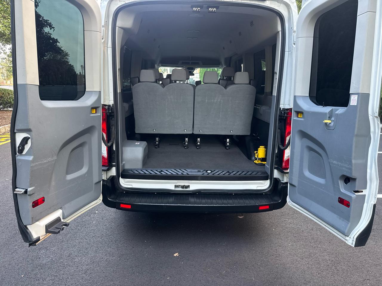 Ford Transit 350 Wagon Med. Roof XL w/Sliding Pass. 148-in. WB 2019