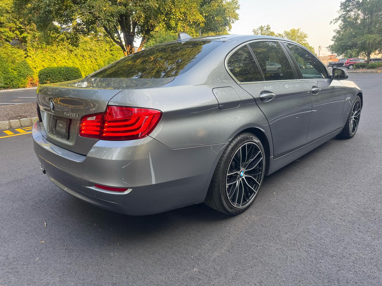 BMW 5-Series 528i 2016