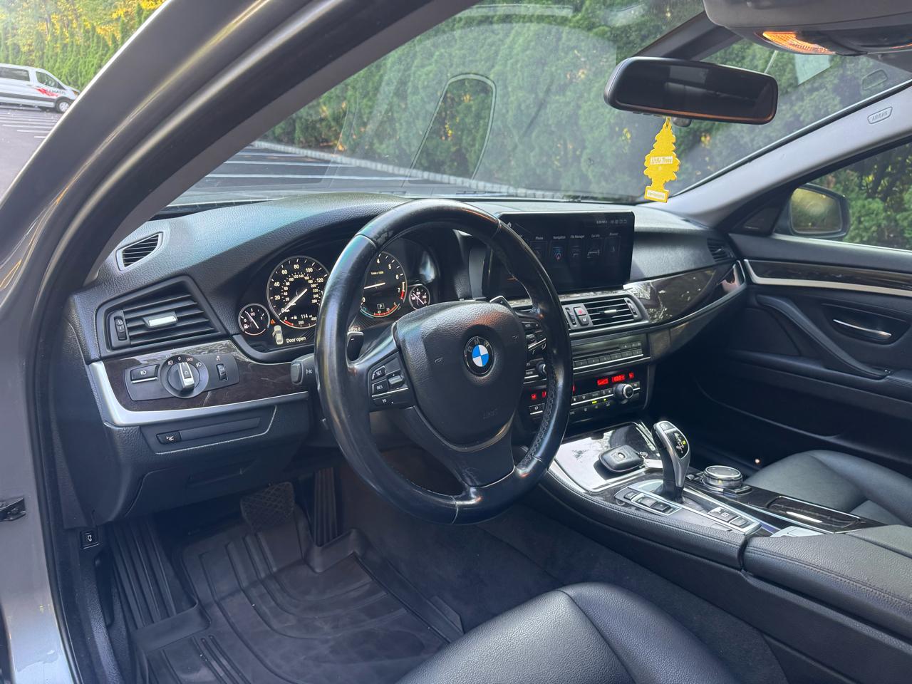 BMW 5-Series 528i 2016