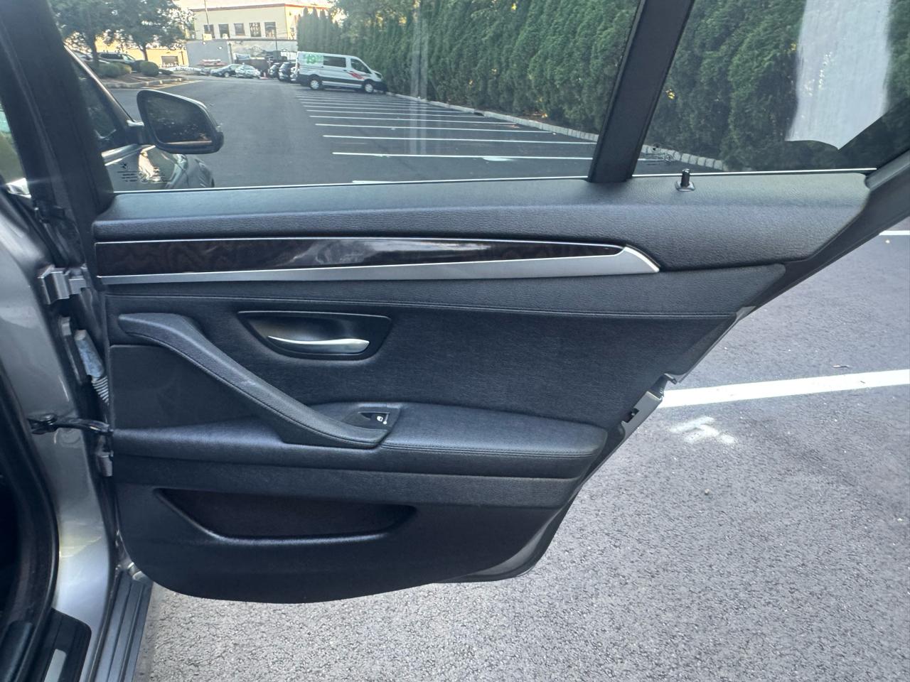 BMW 5-Series 528i 2016