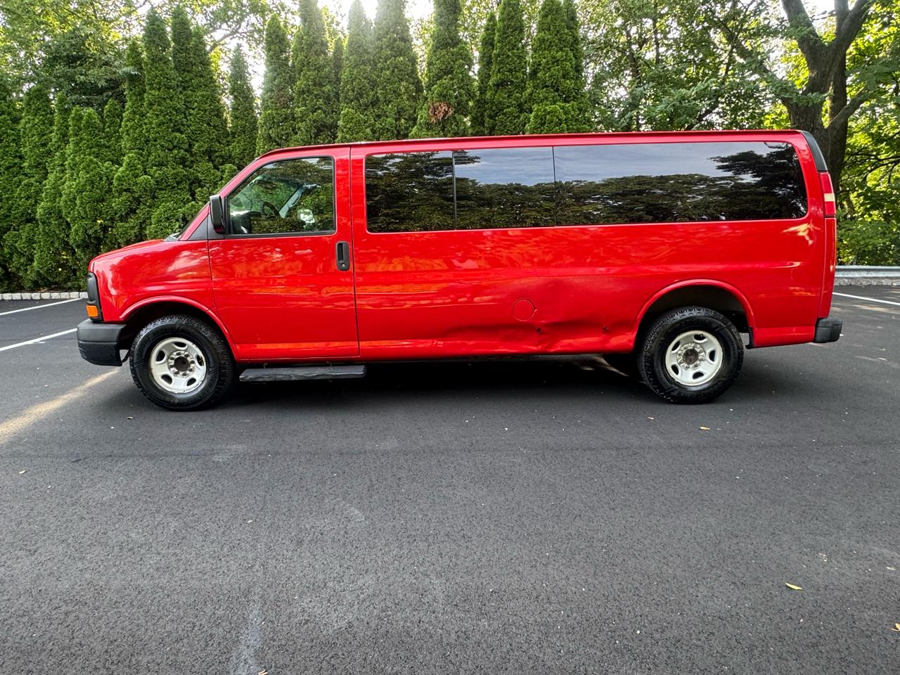 Chevrolet Express LS 3500 Extended 2011