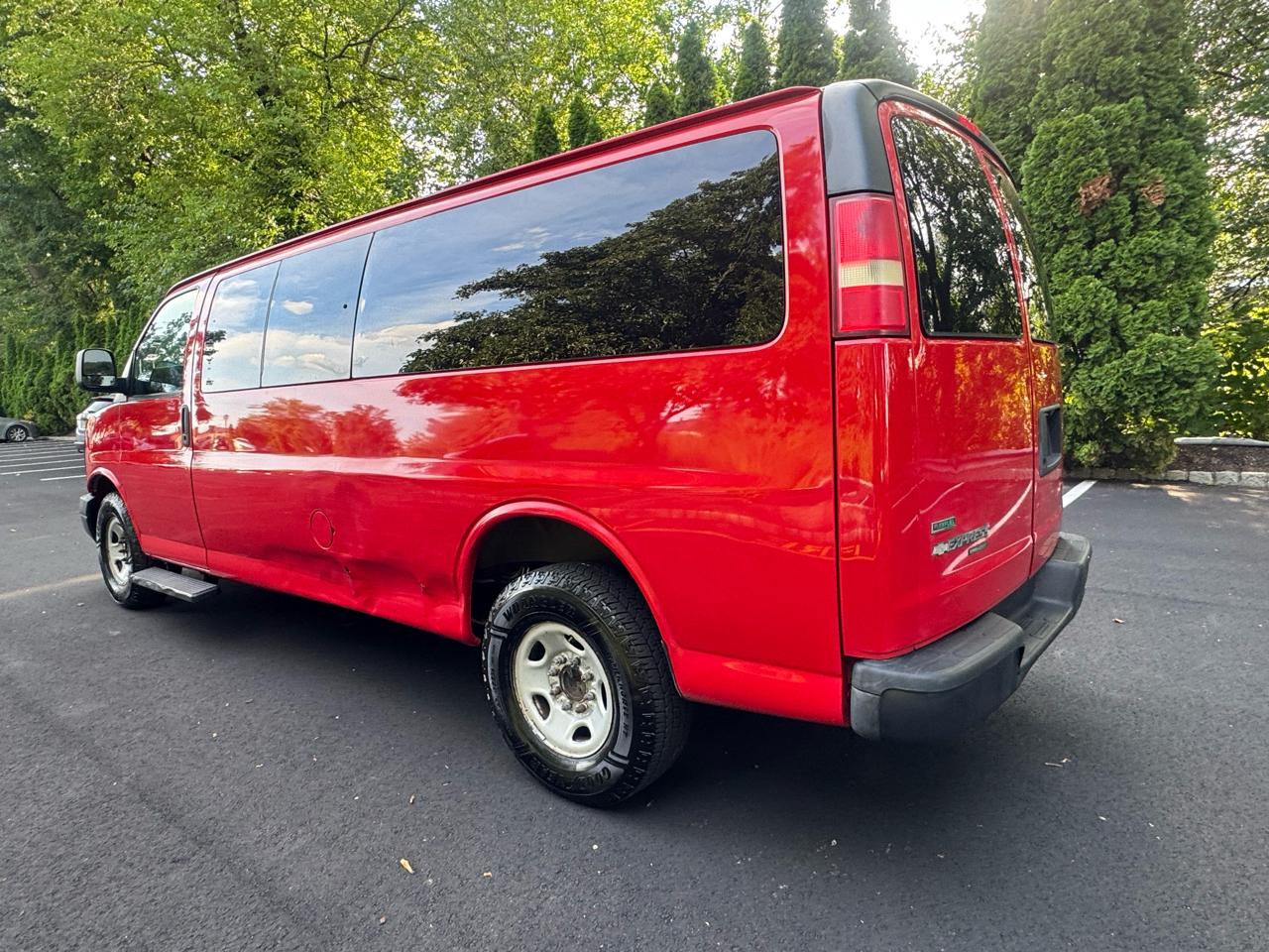 Chevrolet Express LS 3500 Extended 2011