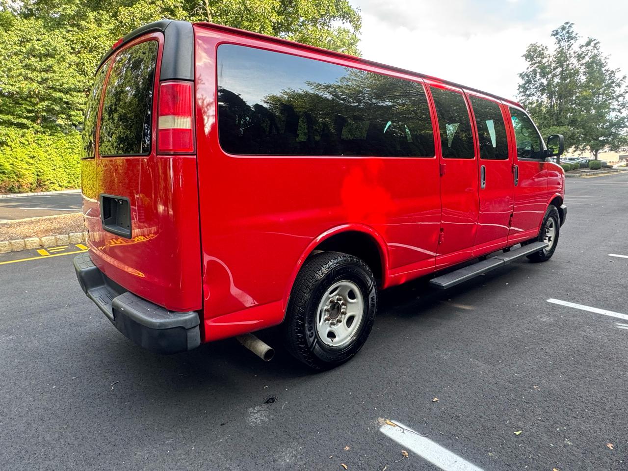 Chevrolet Express LS 3500 Extended 2011