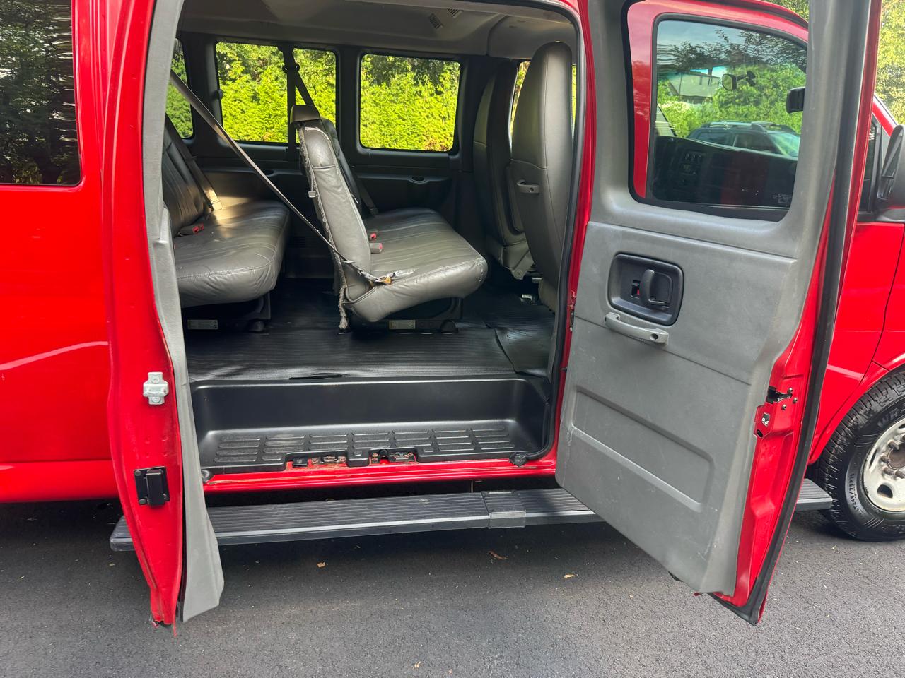 Chevrolet Express LS 3500 Extended 2011