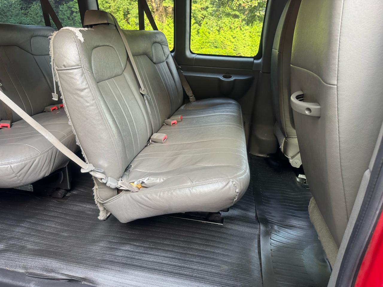 Chevrolet Express LS 3500 Extended 2011
