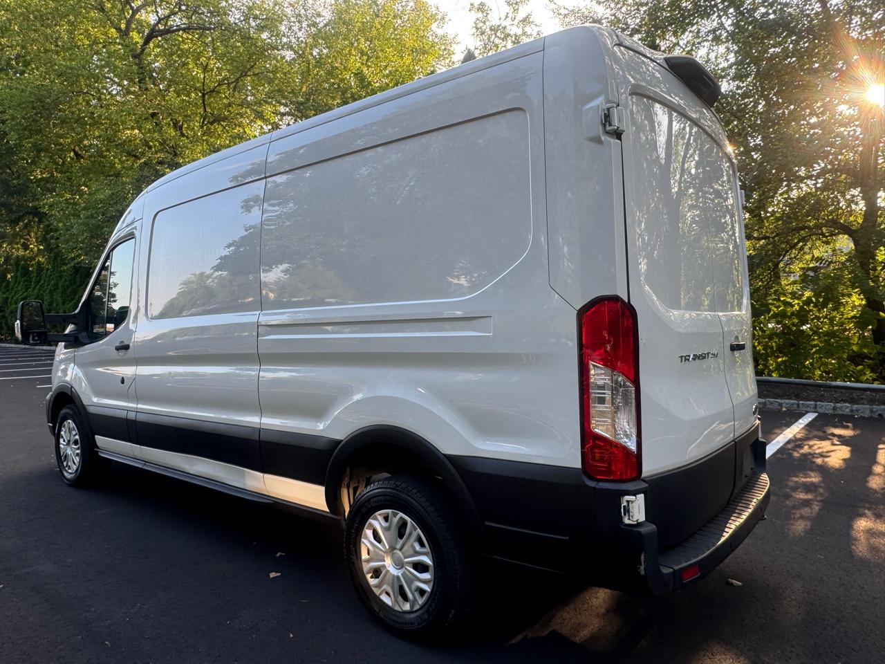 Ford Transit 250 Van Med. Roof w/Sliding Pass. 130-in. WB 2021
