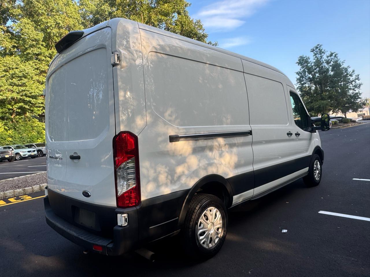 Ford Transit 250 Van Med. Roof w/Sliding Pass. 130-in. WB 2021