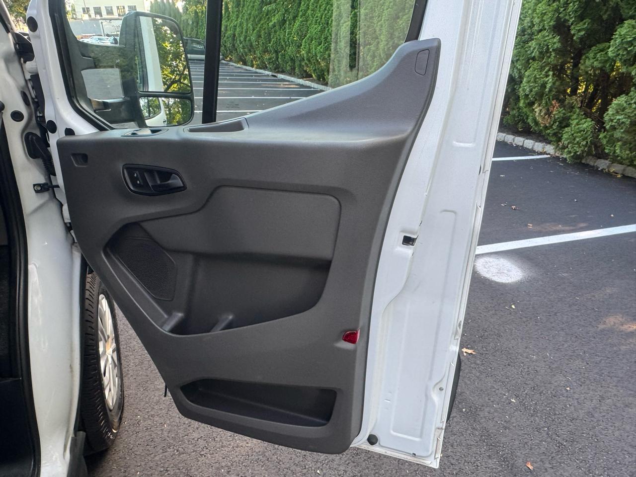 Ford Transit 250 Van Med. Roof w/Sliding Pass. 130-in. WB 2021