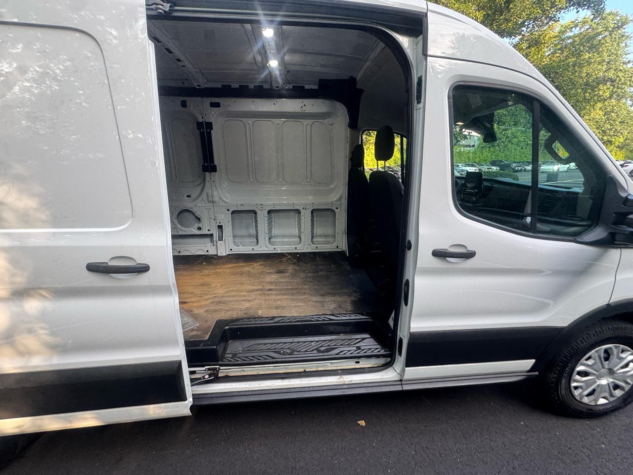 Ford Transit 250 Van Med. Roof w/Sliding Pass. 130-in. WB 2021