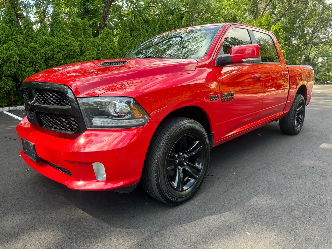 RAM 1500 4WD Crew Cab 140.5" Night 2017