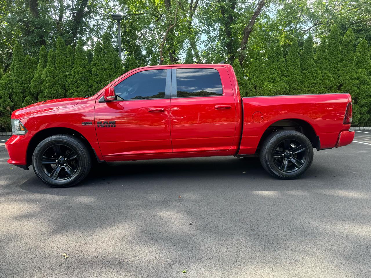 RAM 1500 4WD Crew Cab 140.5" Night 2017