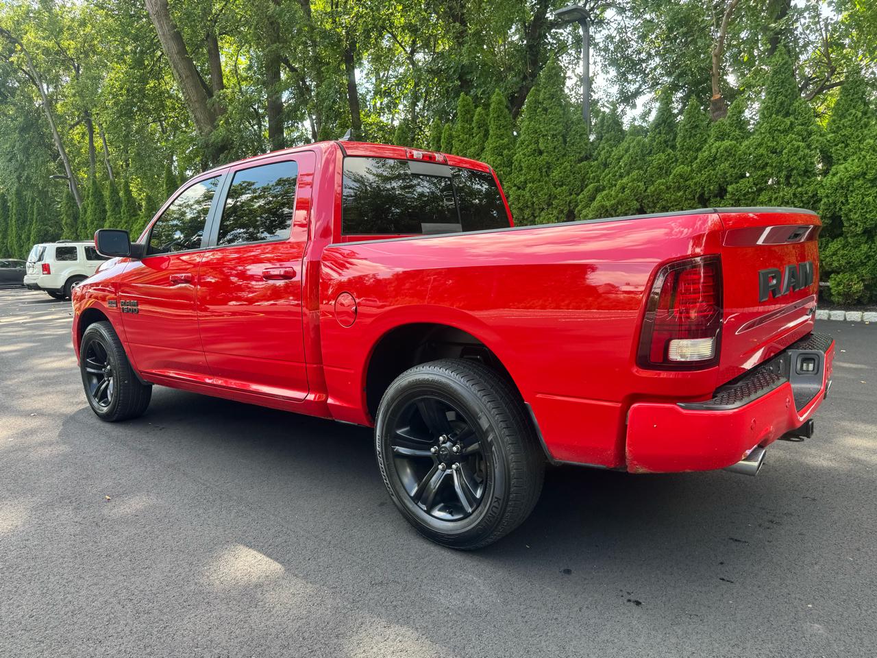 RAM 1500 4WD Crew Cab 140.5" Night 2017
