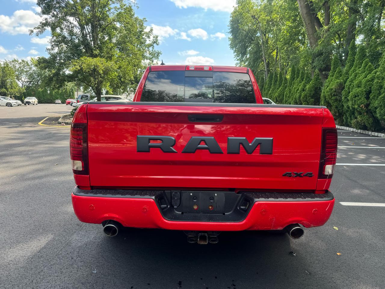 RAM 1500 4WD Crew Cab 140.5" Night 2017