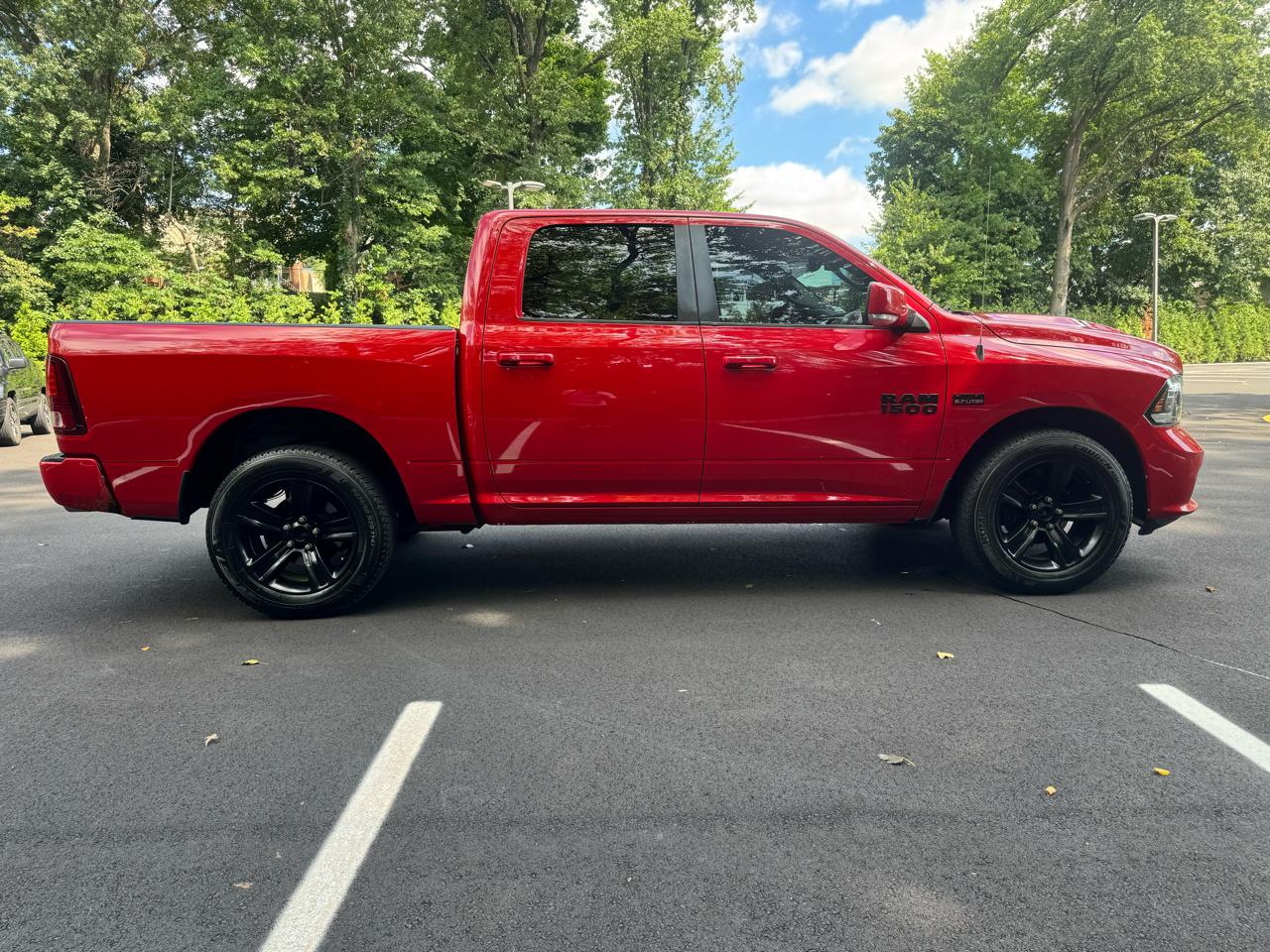 RAM 1500 4WD Crew Cab 140.5" Night 2017