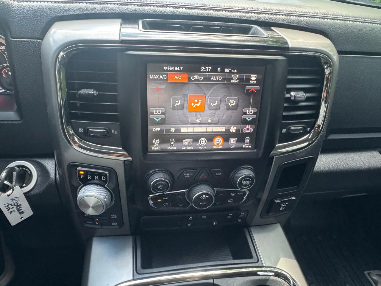 RAM 1500 4WD Crew Cab 140.5" Night 2017