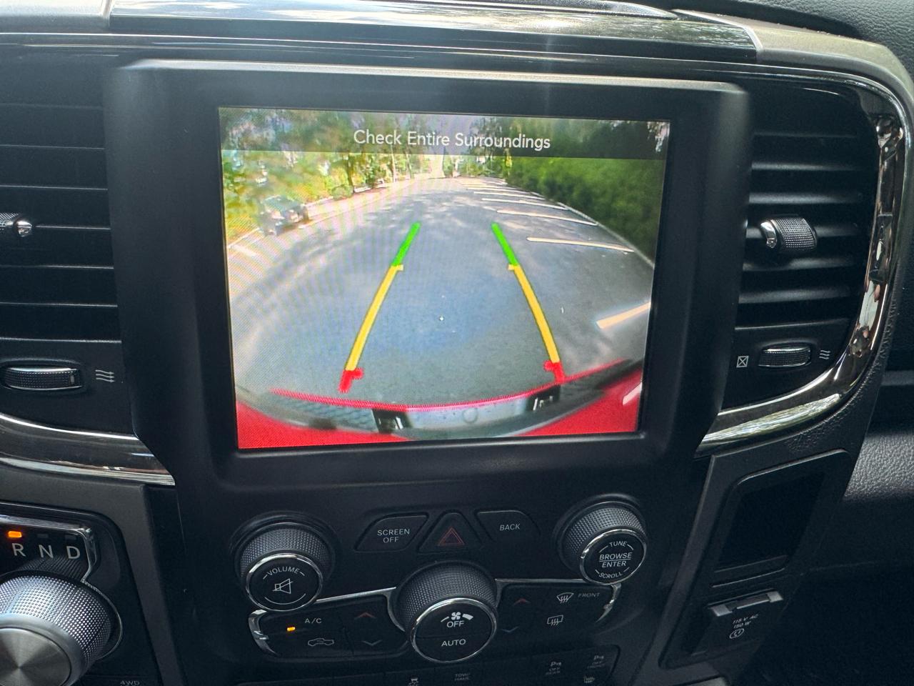 RAM 1500 4WD Crew Cab 140.5" Night 2017