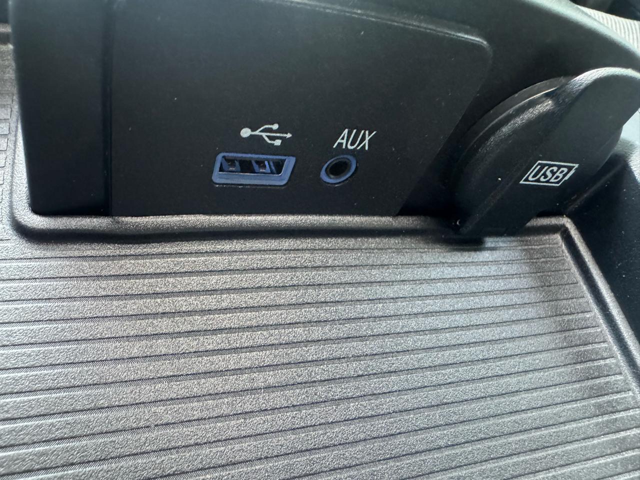 RAM 1500 4WD Crew Cab 140.5" Night 2017