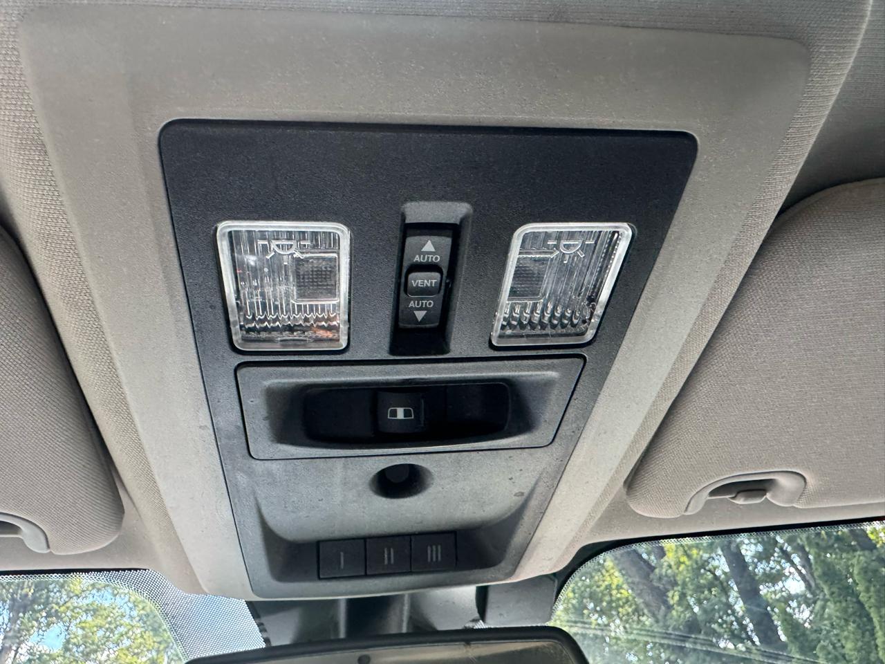 RAM 1500 4WD Crew Cab 140.5" Night 2017
