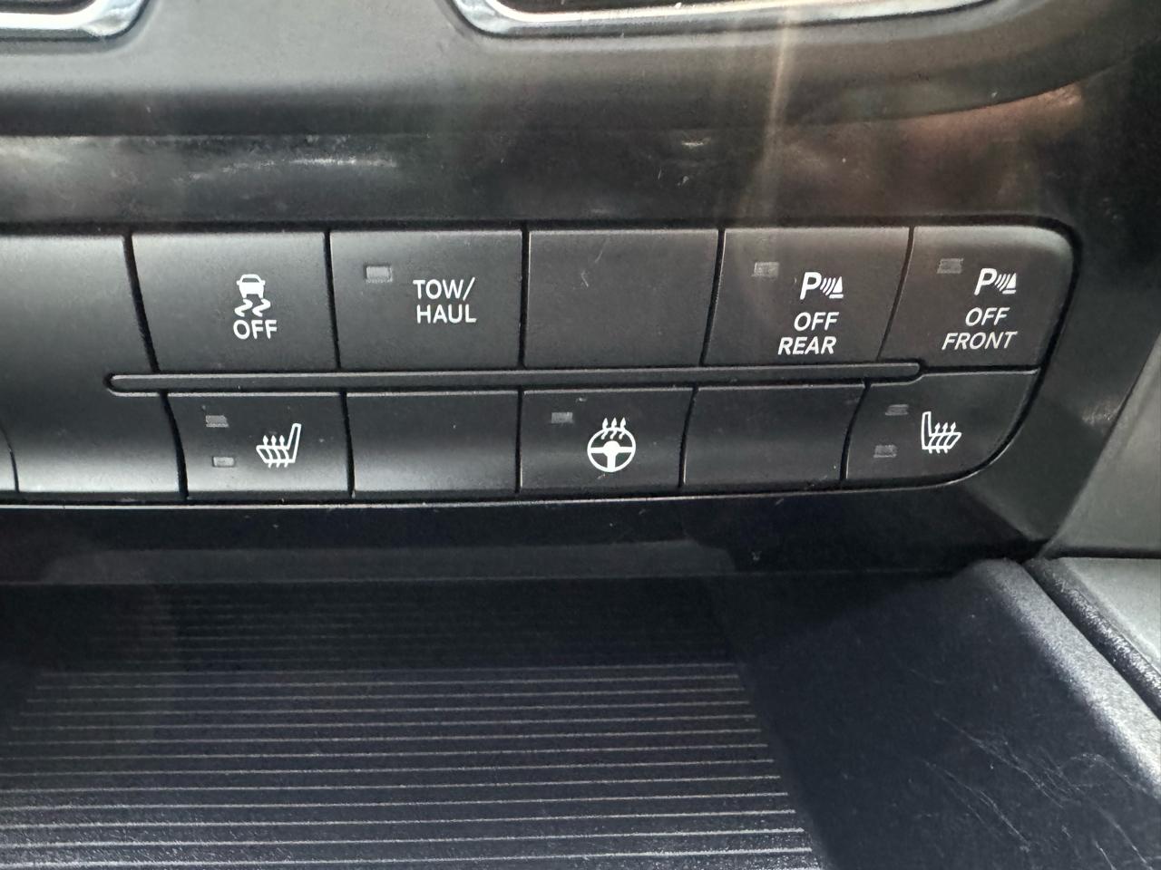 RAM 1500 4WD Crew Cab 140.5" Night 2017