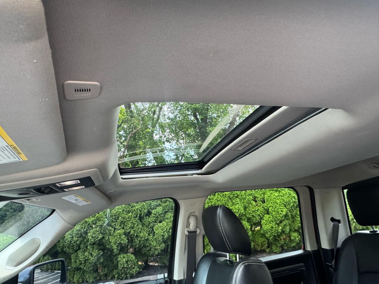 RAM 1500 4WD Crew Cab 140.5" Night 2017