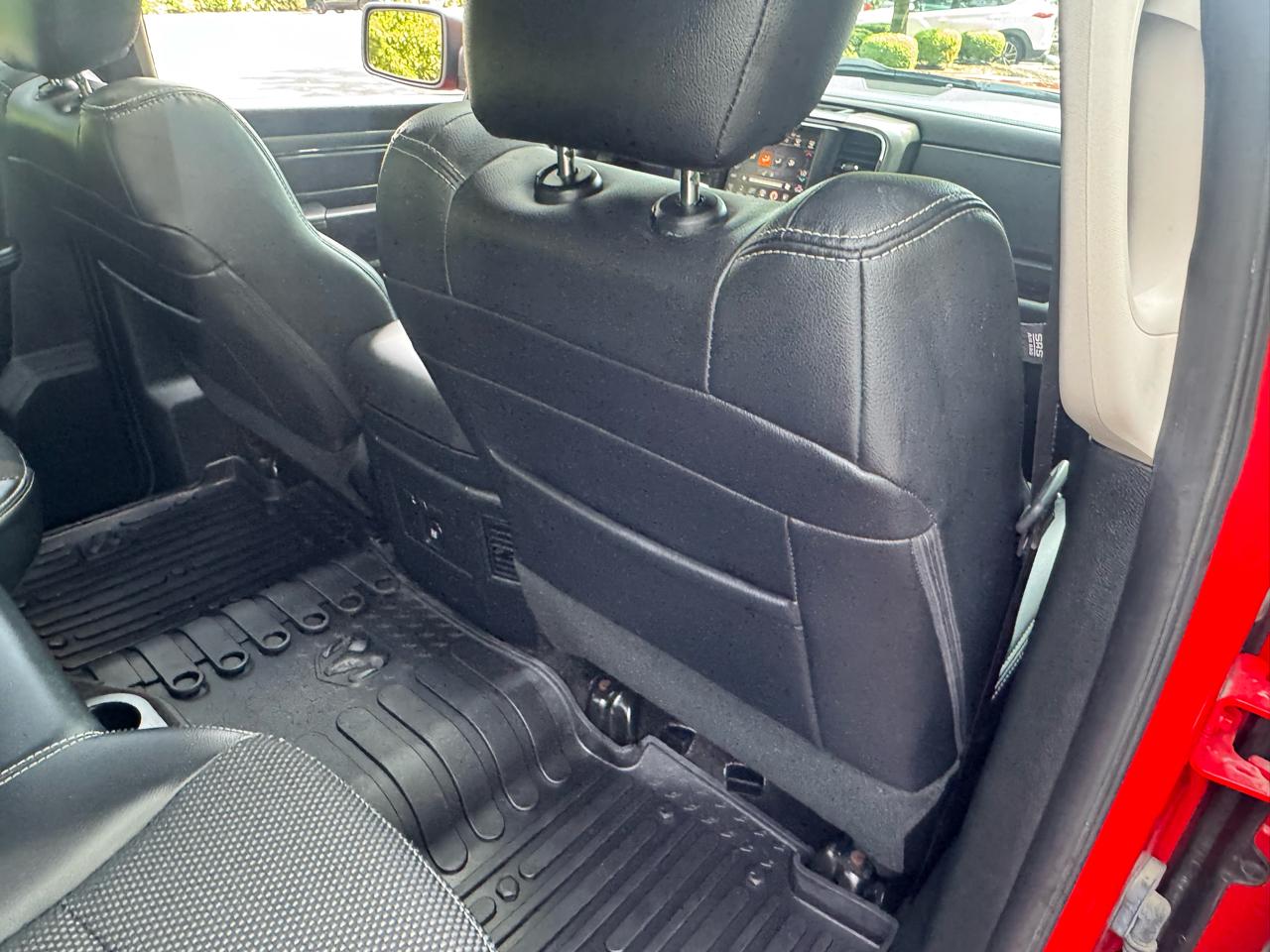 RAM 1500 4WD Crew Cab 140.5" Night 2017