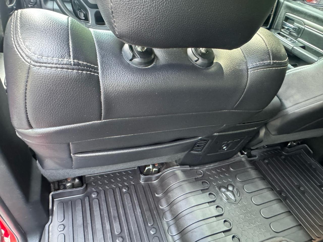 RAM 1500 4WD Crew Cab 140.5" Night 2017