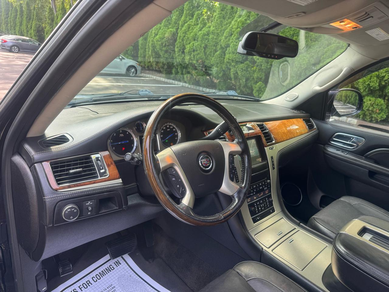 Cadillac Escalade AWD Platinum 2012
