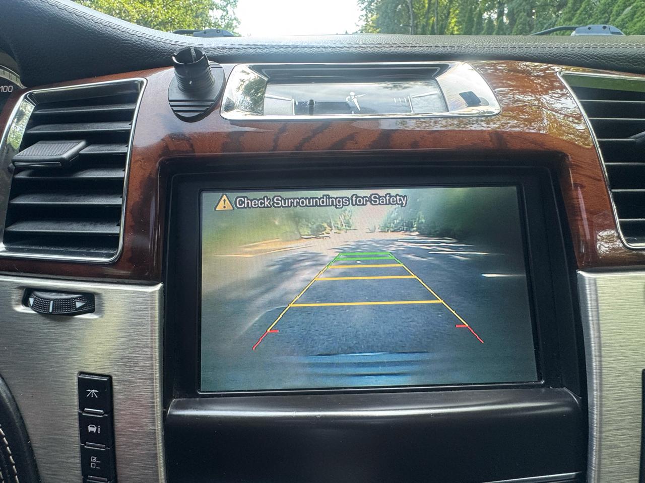Cadillac Escalade AWD Platinum 2012