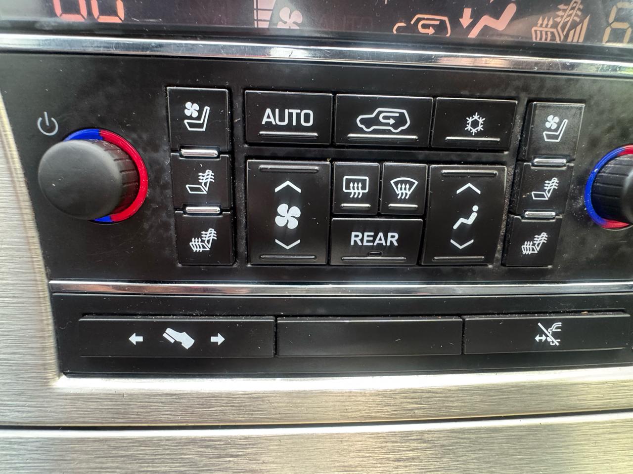 Cadillac Escalade AWD Platinum 2012